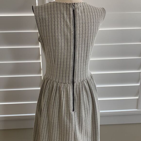 Sz 2 Tall Ann Taylor LOFT chevron cream & charcoal sheath dress - Picture 7 of 12